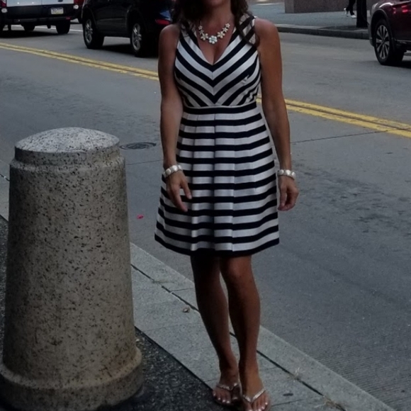 Banana Republic stripe dress fit n flare 2P - Picture 5 of 7